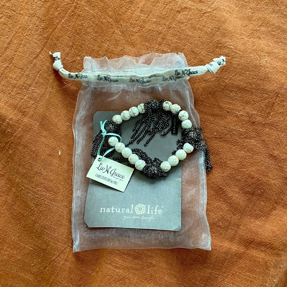 ✨NWT✨ Natural Life/Liv-N-Grace Boho Stretch Riverstone & Gunmetal Bead Bracelet
